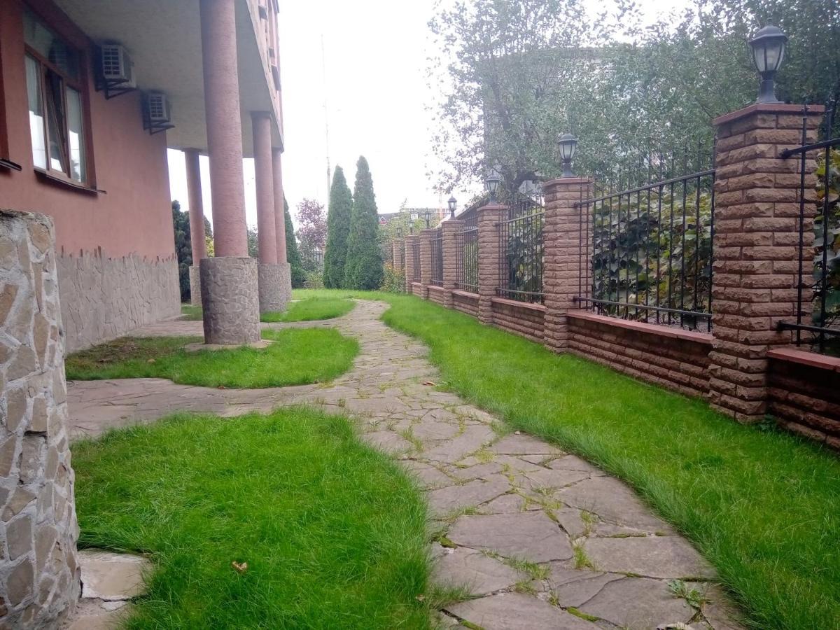 Мотель Карман Kijów Zewnętrze zdjęcie